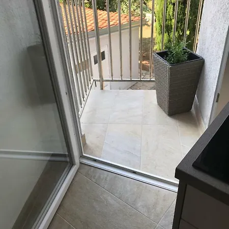 Nina's Land&sea Apartman